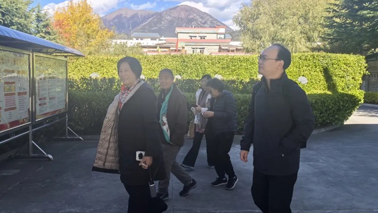 高原賦能，擘畫未來——中國香妝協(xié)會專家團(tuán)蒞臨奇正指導(dǎo)藏藥化妝品產(chǎn)業(yè)發(fā)展